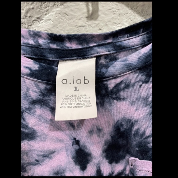 Large t shirt - Picture 3 of 3